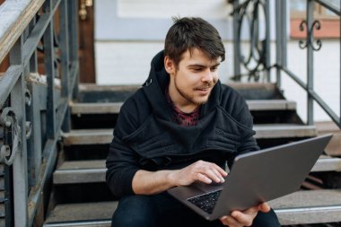 Akhiri Hari dengan Ritme Sore yang Membawa Kedamaian Akhiri Hari dengan Ritme Sore yang Membawa Kedamaian